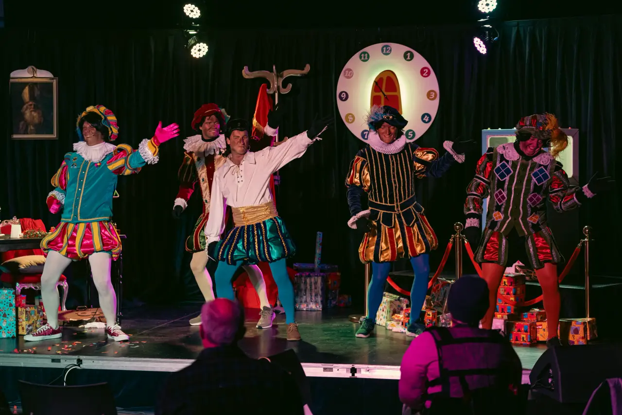 Het slotbeeld met de hele cast